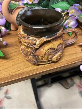 Textured Dragon Accent Habitat Cup in Brown